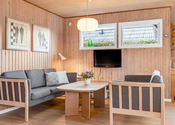 Pavo - 200m From The Sea By Interhome 펜션